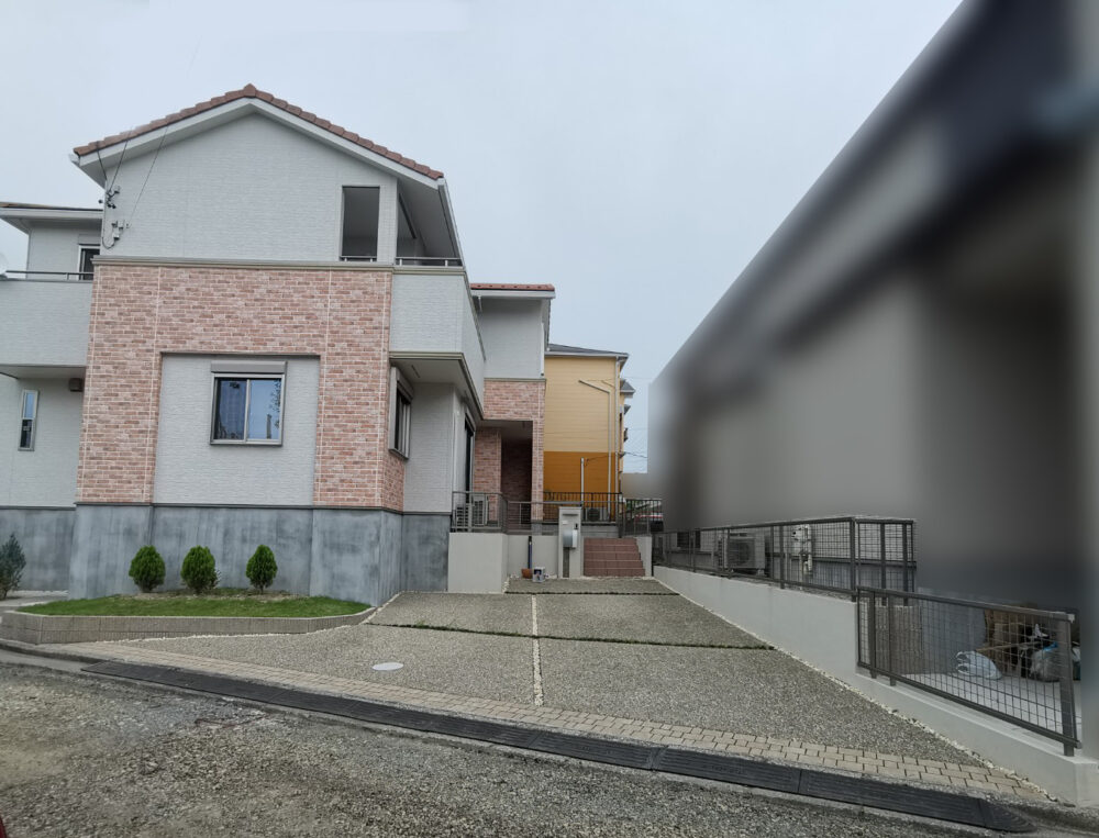 変形な土地の形状に合わせたセッパンガレージ|施工前