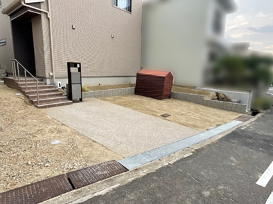 脚の不自由な母に配慮した玄関とアプローチ