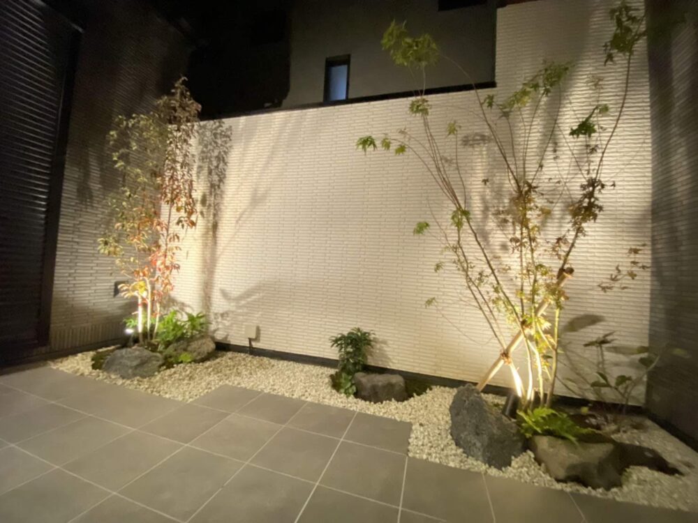 足元を優しく照らす重厚感と上品さを兼ね添えたガレージ【尾張旭市 A様邸】