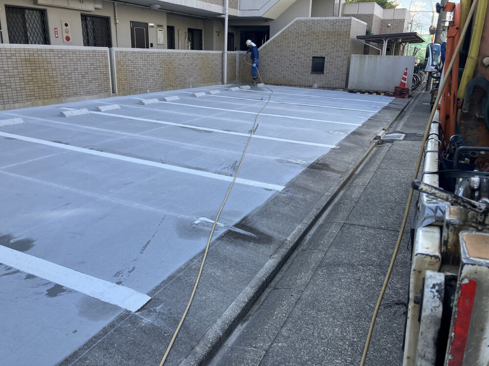 コスト削減。古い立体駐車場から平面化