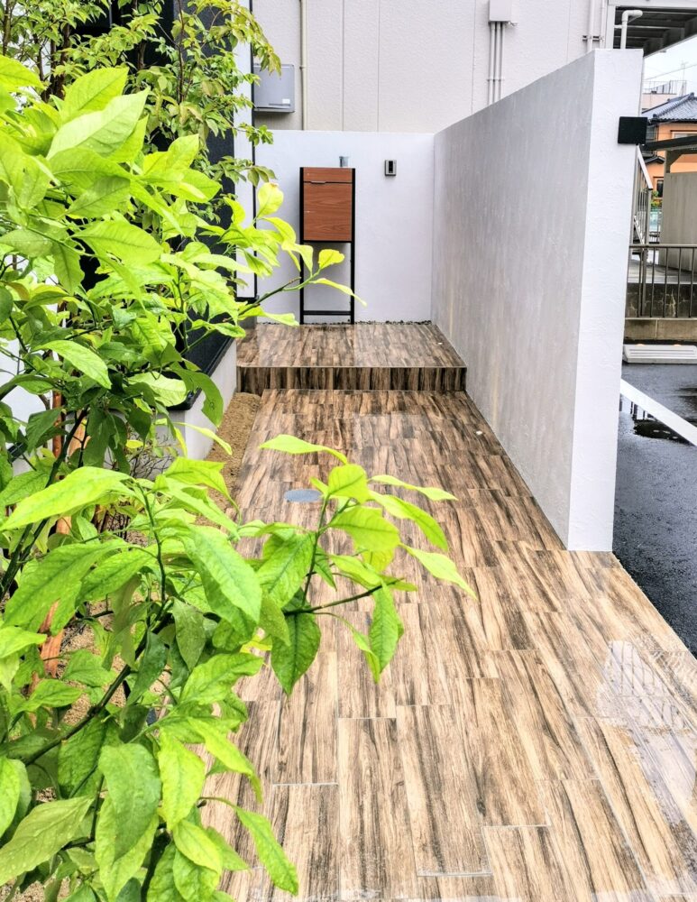 モノトーンでシンプルな建物にシンプルなデザインの門袖が統一感がありとてもマッチ!【春日井市 U様邸】