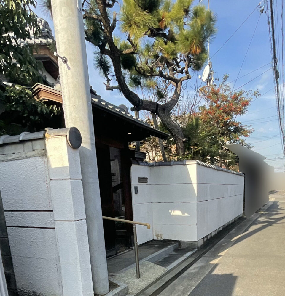 お庭と塀を撤去し駐車場にリニューアル【岡崎市　S様邸】|施工前