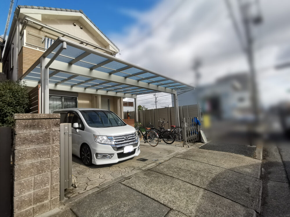 隣接する駐車場の排気ガスや視線が気になって・・・。【天神町　A様邸】